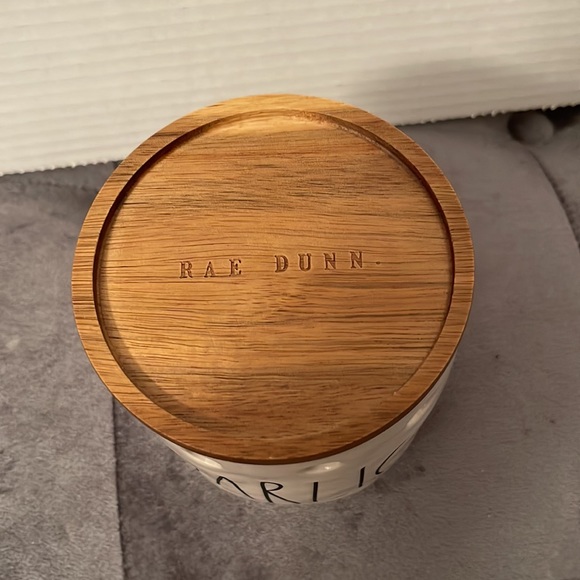 Rae Dunn GARLIC Canister - Picture 4 of 8